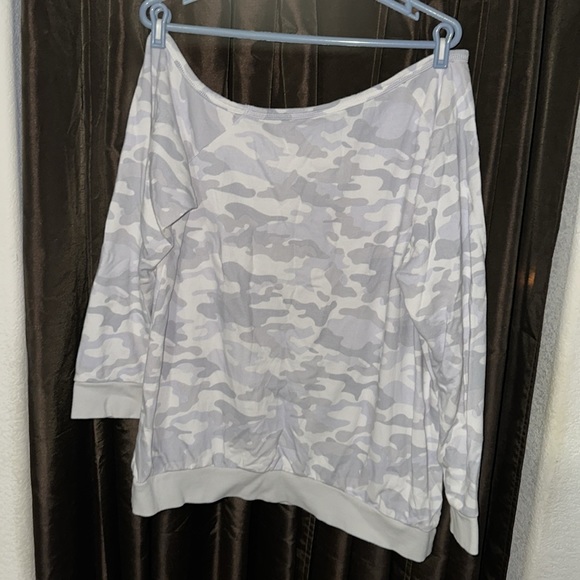 Torrid size 2 grey & white camo Grateful off the shoulder sweater - Picture 2 of 6